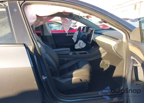 2023 Tesla Model Y Awd/Long Range Dual Motor All-Wheel Drive z USA, uszkodzony, nr VIN 7SAYGDEE1PA061587